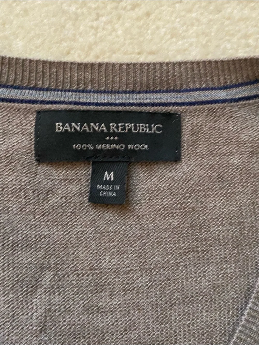 Banana Republic Mens Merino V-Neck Sweater Med Light Brown 100% Wool Lightweight
